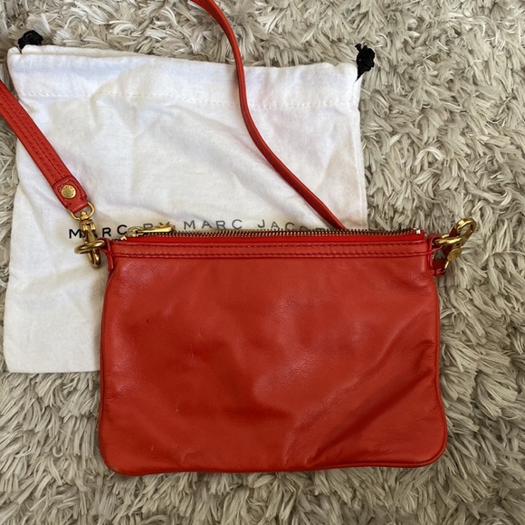 Marc by Marc Jacob’s Red Leather Turnlock crossbody - Picture 2 of 5